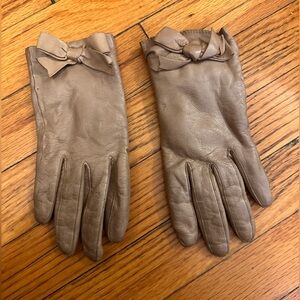 Elegant tan Leather Gloves with Bow Detail size small